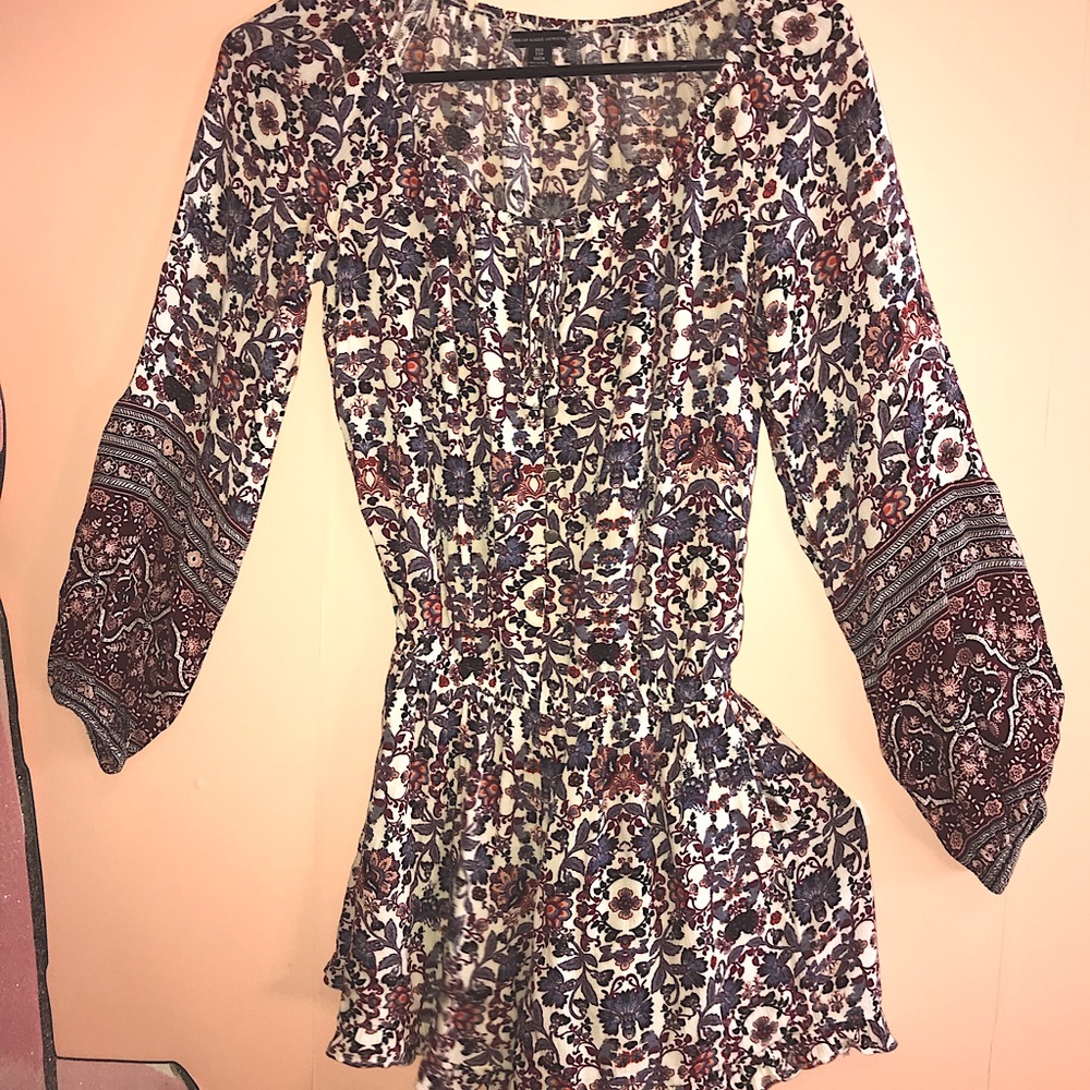 American Eagle Boho floral romper with pockets!